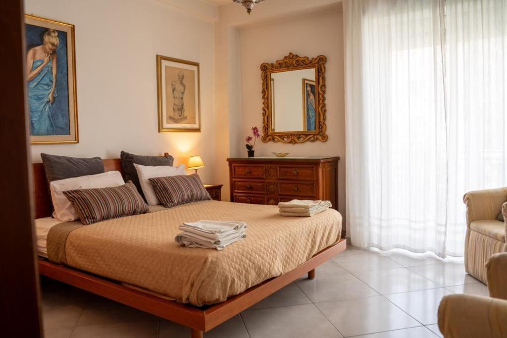 Super Elegante Centro Con Posto Auto E Wifi Veloce Apartment Naples