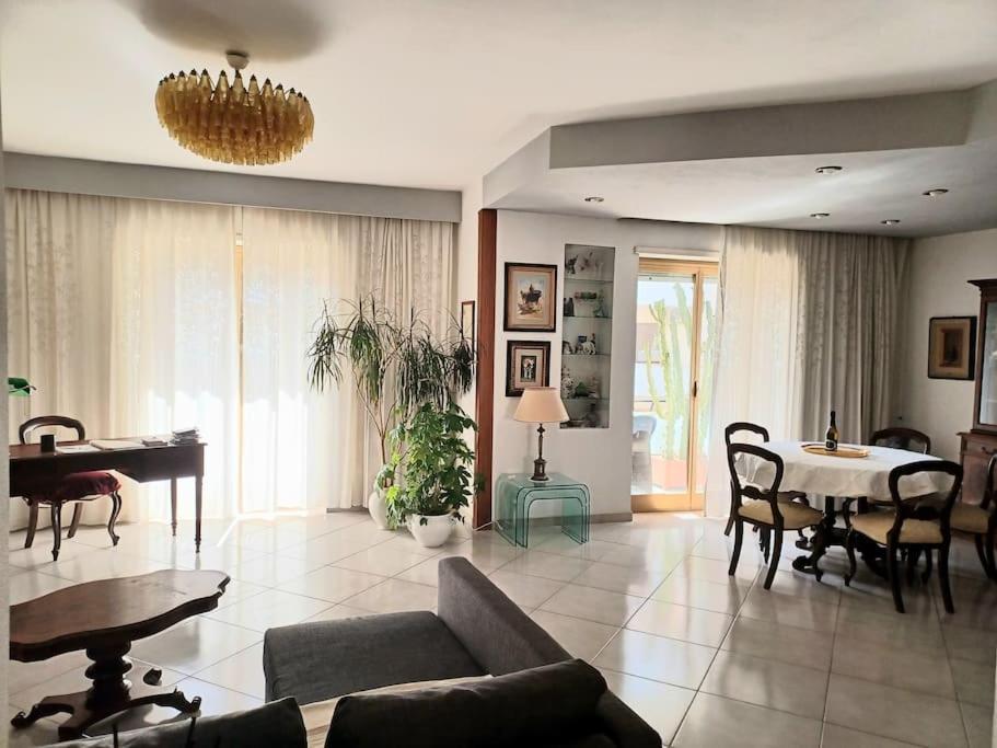 Super Elegante Centro Con Posto Auto E Wifi Veloce Apartment *