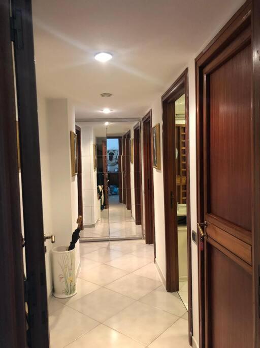 Super Elegante Centro Con Posto Auto E Wifi Veloce * Napoli